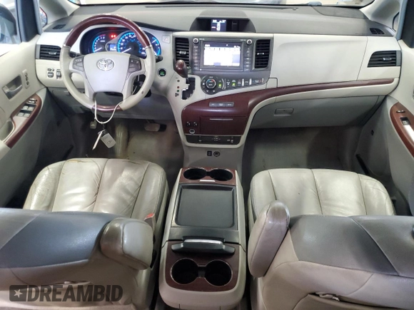 2011 Toyota Sienna XLE z VIN 5TDDK3DC4BS006272, wystawiony jako Copart lot #65144215 z przebiegiem 270 006 mil mil oraz Czysty tytuł • Clean title. Historia ofert i sprzedaży dostępna na DreamBid. Obrazek 8.