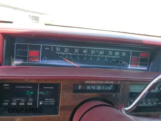 1991 Cadillac DeVille z VIN 1G6CD53B8M4347542, wystawiony jako Copart lot #48966595 z przebiegiem 153 152 mil mil oraz Szkoda całkowita • Salvage title. Historia ofert i sprzedaży dostępna na DreamBid. Obrazek 9.