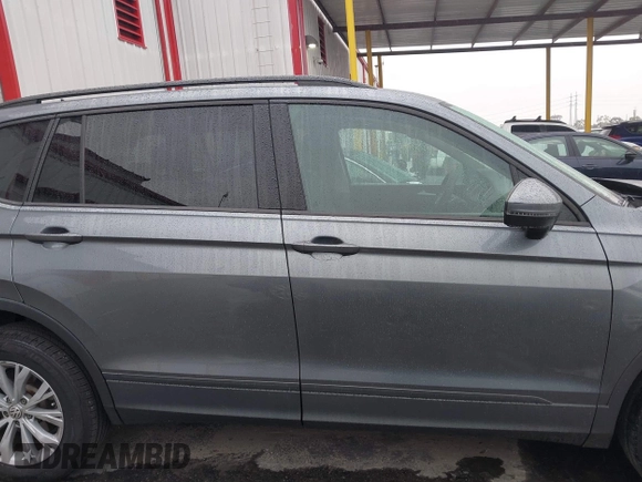 2020 Volkswagen Tiguan S z VIN 3VV1B7AX7LM129259, wystawiony jako IAAI lot #41806178 z przebiegiem 48 953 mil mil oraz . Historia ofert i sprzedaży dostępna na DreamBid. Obrazek 13.