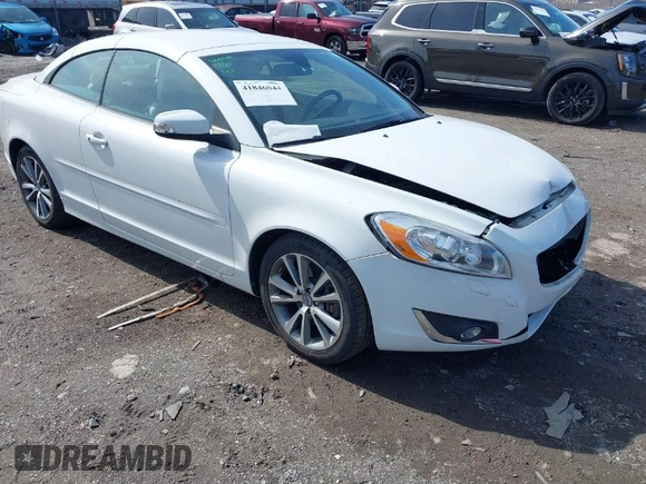 2013 Volvo C70 T5 with VIN YV1672MC0DJ139884, listed as a IAAI auction lot 41846044 with 89,838 mi miles. Bid and sale history available at carsss.com. Image 1.