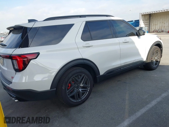 2025 Ford Explorer ST with VIN 1FMWK8GC3SGA12569, listed as a IAAI auction lot 41096434 with 591 mi miles. Bid and sale history available at carsss.com. Image 4.