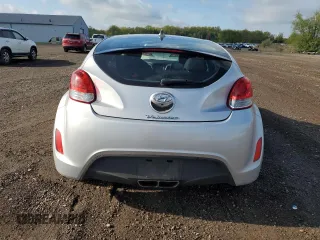 2017 Hyundai Veloster Value Edition z VIN KMHTC6AD8HU318621, wystawiony jako Copart lot #55346755 z przebiegiem 143 901 mil mil oraz Tytuł czysty. Historia ofert i sprzedaży dostępna na DreamBid. Obrazek 5.