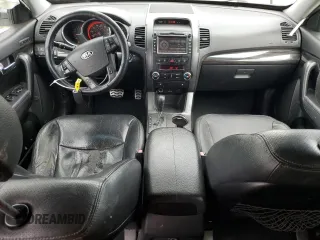 2012 Kia Sorento SX z VIN 5XYKWDA25CG280219, wystawiony jako Copart lot #54397025 z przebiegiem 197 685 mil mil oraz Szkoda całkowita • Salvage title. Historia ofert i sprzedaży dostępna na DreamBid. Obrazek 8.