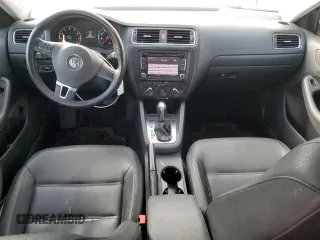 2012 Volkswagen Jetta SE z VIN 3VWDX7AJ7CM463135, wystawiony jako Copart lot #53800555 z przebiegiem 118 341 mil mil oraz Szkoda całkowita • Salvage title. Historia ofert i sprzedaży dostępna na DreamBid. Obrazek 8.
