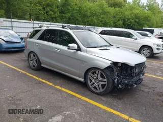 2012 Mercedes-Benz M 63 AMG z VIN 4JGDA7EBXCA053025, wystawiony jako IAAI lot #42302695 z przebiegiem 119 415 mil mil oraz . Historia ofert i sprzedaży dostępna na DreamBid. Obrazek 1.