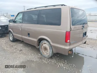 2000 GMC Safari with VIN 1GKEL19W6YB503224, listed as a IAAI auction lot 42088551 with Not Provided miles. Bid and sale history available at carsss.com. Image 3.