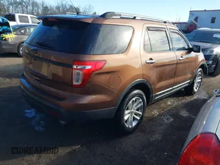 2011 Ford Explorer XLT with VIN 1FMHK8D88BGA14374, listed as a IAAI auction lot 41645932 with 236,331 mi miles and . Bid and sale history available at DreamBid. Image 4.