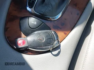 2004 Mercedes-Benz CLK 320 z VIN WDBTK65GX4T018556, wystawiony jako IAAI lot #41546296 z przebiegiem 100 585 mil mil oraz . Historia ofert i sprzedaży dostępna na DreamBid. Obrazek 11.