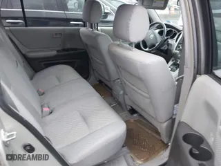 2005 Toyota Highlander with VIN JTEDP21A050085215, listed as a IAAI auction lot 41807809 with 133,953 mi miles. Bid and sale history available at carsss.com. Image 8.