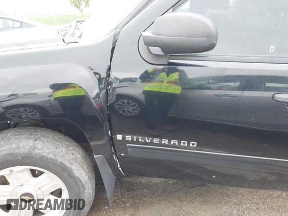 2009 Chevrolet Silverado 1500 LT with VIN 1GCEK29069Z138696, listed as a IAAI auction lot 42034503 with 258,850 mi miles and . Bid and sale history available at DreamBid. Image 6.