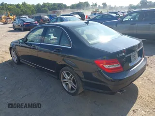 2012 Mercedes-Benz C 300 Sport z VIN WDDGF8BB8CR200253, wystawiony jako IAAI lot #42735797 z przebiegiem 140 277 mil mil oraz . Historia ofert i sprzedaży dostępna na DreamBid. Obrazek 3.