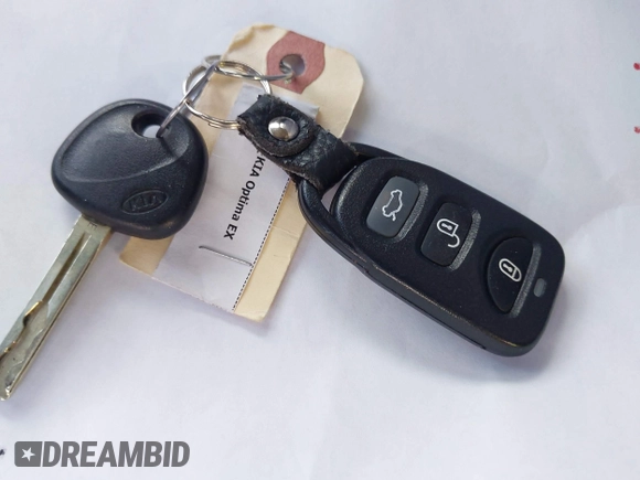 2013 Kia Optima LX z VIN 5XXGM4A73DG129537, wystawiony jako IAAI lot #41884394 z przebiegiem 164 353 mil mil oraz . Historia ofert i sprzedaży dostępna na DreamBid. Obrazek 11.