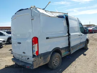 2018 Ford Transit z VIN 1FTYR2CM5JKA51972, wystawiony jako IAAI lot #36489006 z przebiegiem 129 736 mil mil oraz . Historia ofert i sprzedaży dostępna na DreamBid. Obrazek 4.