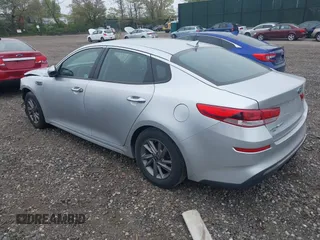 2020 Kia Optima LX z VIN 5XXGT4L38LG422703, wystawiony jako IAAI lot #39335033 z przebiegiem 73 037 mil mil oraz . Historia ofert i sprzedaży dostępna na DreamBid. Obrazek 3.