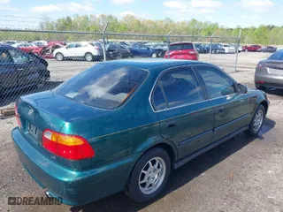 2000 Honda Civic LX with VIN 1HGEJ6672YL022393, listed as a IAAI auction lot 41968262 with 231,261 mi miles. Bid and sale history available at carsss.com. Image 4.