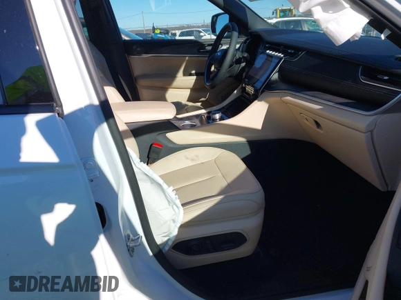 2024 Jeep Grand Cherokee Limited z VIN 1C4RJHBG2RC230115, wystawiony jako IAAI lot #41071409 z przebiegiem 4 711 mil mil oraz . Historia ofert i sprzedaży dostępna na DreamBid. Obrazek 5.