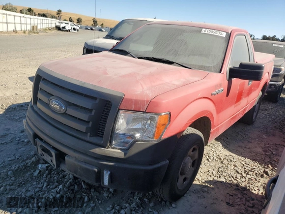 2010 Ford F-150 XL z VIN 1FTMF1CW8AKE05759, wystawiony jako Copart lot #61659635 z przebiegiem 303 424 mil mil oraz Szkoda całkowita • Salvage title. Historia ofert i sprzedaży dostępna na DreamBid. Obrazek 1.