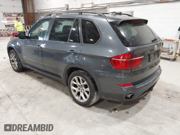 2012 BMW X5 35i z VIN 5UXZV4C59CL985715, wystawiony jako IAAI lot #42307586 z przebiegiem 105 147 mil mil oraz . Historia ofert i sprzedaży dostępna na DreamBid. Obrazek 3.