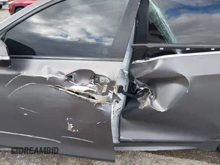2019 Genesis G80 3.8L z VIN KMHGN4JE0KU292418, wystawiony jako IAAI lot #41741190 z przebiegiem 46 328 mil mil oraz . Historia ofert i sprzedaży dostępna na DreamBid. Obrazek 6.