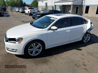 2014 Volkswagen Passat SE z VIN 1VWBN7A30EC022997, wystawiony jako Copart lot #57582285 z przebiegiem 94 920 mil mil oraz Szkoda całkowita • Salvage title. Historia ofert i sprzedaży dostępna na DreamBid. Obrazek 1.