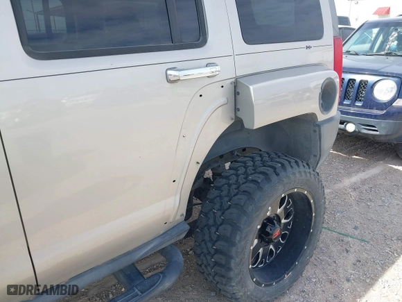 2008 Hummer H3 SUV with VIN 5GTEN13EX88178573, listed as a IAAI auction lot 42058752 with 122,114 mi miles. Bid and sale history available at carsss.com. Image 6.