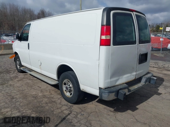 2015 GMC Savana Cargo z VIN 1GTW7FCF4F1900721, wystawiony jako IAAI lot #41721202 z przebiegiem 228 699 mil mil oraz . Historia ofert i sprzedaży dostępna na DreamBid. Obrazek 3.
