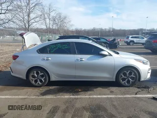 2019 Kia Forte LXS z VIN 3KPF24AD4KE095931, wystawiony jako IAAI lot #41641168 z przebiegiem 88 384 mil mil oraz . Historia ofert i sprzedaży dostępna na DreamBid. Obrazek 12.