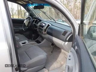 2005 Toyota Tacoma z VIN 5TELU42N55Z069789, wystawiony jako IAAI lot #41320317 z przebiegiem 198 262 mil mil oraz . Historia ofert i sprzedaży dostępna na DreamBid. Obrazek 5.