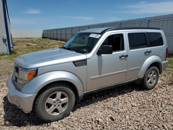 2008 Dodge Nitro SXT z VIN 1D8GU28K98W178732, wystawiony jako Copart lot #61411305 z przebiegiem 185 194 mil mil oraz Czysty tytuł • Clean title. Historia ofert i sprzedaży dostępna na DreamBid. Obrazek 1.