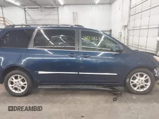 2004 Toyota Sienna XLE with VIN 5TDZA22C04S069314, listed as a IAAI auction lot 40338626 with Not Provided miles and . Bid and sale history available at carsss.com. Image 13.