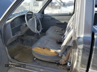 1990 Toyota Pickup z VIN JT4RN81R3L0056975, wystawiony jako Copart lot #88053235 z przebiegiem 144 149 mil mil oraz Tytuł czysty. Historia ofert i sprzedaży dostępna na DreamBid. Obrazek 7.