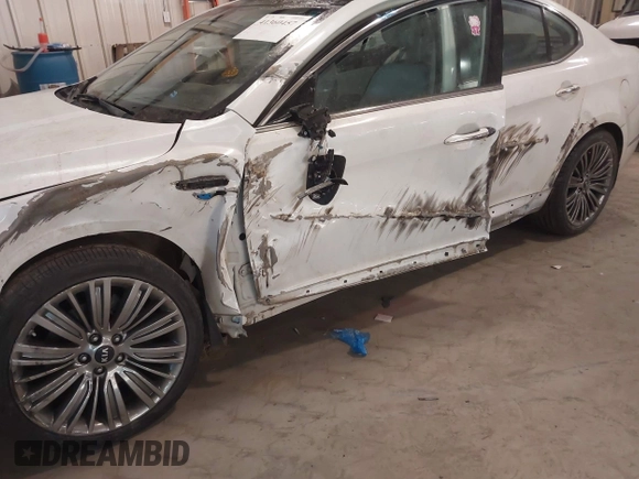 2015 Kia Cadenza Premium with VIN KNALN4D77F5194340, listed as a IAAI auction lot 41360457 with 132,534 mi miles. Bid and sale history available at carsss.com. Image 6.