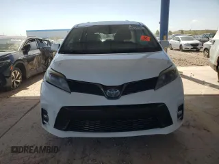 2019 Toyota Sienna SE z VIN 5TDXZ3DCXKS965992, wystawiony jako Copart lot #48266905 z przebiegiem 133 395 mil mil oraz Szkoda całkowita • Salvage title. Historia ofert i sprzedaży dostępna na DreamBid. Obrazek 5.