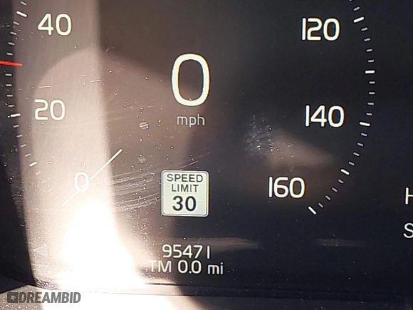 2018 Volvo XC60 Momentum with VIN LYV102RK5JB077990, listed as a IAAI auction lot 41640623 with 95,471 mi miles. Bid and sale history available at carsss.com. Image 15.
