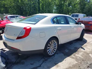 2013 Lincoln MKS z VIN 1LNHL9DK4DG611605, wystawiony jako IAAI lot #42271526 z przebiegiem 204 239 mil mil oraz . Historia ofert i sprzedaży dostępna na DreamBid. Obrazek 4.