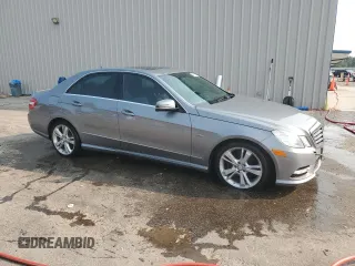 2012 Mercedes-Benz E 350 Luxury with VIN WDDHF8JBXCA545918, listed as a Copart auction lot 58953115 with 220,307 mi miles and Salvage title. Bid and sale history available at DreamBid. Image 4.