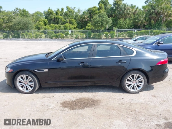 2017 Jaguar XF 35t z VIN SAJBR4BV5HCY26594, wystawiony jako IAAI lot #42337419 z przebiegiem 33 133 mil mil oraz . Historia ofert i sprzedaży dostępna na DreamBid. Obrazek 14.
