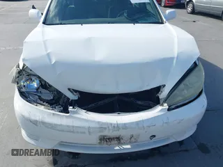 2006 Toyota Camry STD z VIN 4T1BE32KX6U671991, wystawiony jako IAAI lot #42348331 z przebiegiem 178 130 mil mil oraz . Historia ofert i sprzedaży dostępna na DreamBid. Obrazek 6.