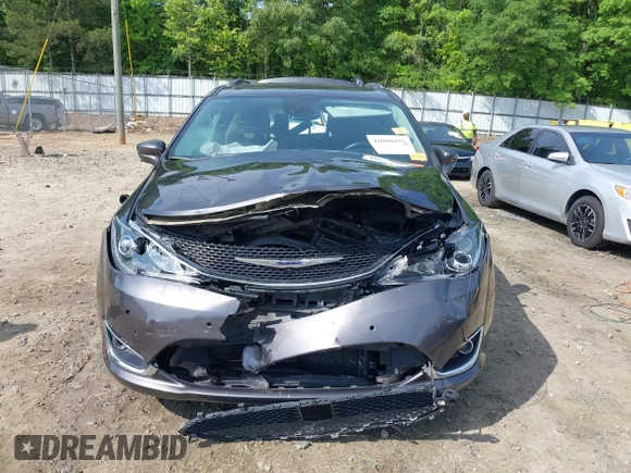 2020 Chrysler Pacifica Touring L Plus z VIN 2C4RC1EG5LR203664, wystawiony jako IAAI lot #42088493 z przebiegiem 104 745 mil mil oraz . Historia ofert i sprzedaży dostępna na DreamBid. Obrazek 12.