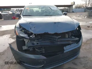 2014 Volkswagen Passat S z VIN 1VWAP7A34EC014200, wystawiony jako IAAI lot #41431660 z przebiegiem 171 963 mil mil oraz . Historia ofert i sprzedaży dostępna na DreamBid. Obrazek 6.
