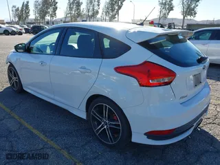 2015 Ford Focus ST with VIN 1FADP3L92FL380352, listed as a IAAI auction lot 41365139 with 136,226 mi miles. Bid and sale history available at carsss.com. Image 3.