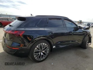 2024 Audi Q8 e-tron Prestige z VIN WA16ABGE0RB004226, wystawiony jako Copart lot #75537064 z przebiegiem 19 556 mil mil oraz Szkoda całkowita • Salvage title. Historia ofert i sprzedaży dostępna na DreamBid. Obrazek 3.
