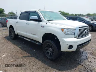 2013 Toyota Tundra Limited z VIN 5TFHY5F17DX295216, wystawiony jako IAAI lot #42390140 z przebiegiem 230 902 mil mil oraz . Historia ofert i sprzedaży dostępna na DreamBid. Obrazek 1.