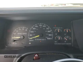1999 GMC Suburban with VIN 1GKEC16R2XJ700510, listed as a Copart auction lot 45296135 with 189,004 mi miles and Clean Title. Bid and sale history available at carsss.com. Image 9.