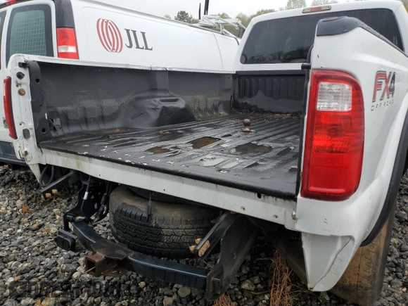 2015 Ford F-350 Platinum z VIN 1FT8W3BT6FEB33299, wystawiony jako Copart lot #50823435 z przebiegiem 147 533 mil mil oraz Szkoda całkowita • Salvage title. Historia ofert i sprzedaży dostępna na DreamBid. Obrazek 6.