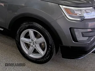 2017 Ford Explorer XLT z VIN 1FM5K8D89HGD08040, wystawiony jako IAAI lot #42516623 z przebiegiem 50 937 mil mil oraz . Historia ofert i sprzedaży dostępna na DreamBid. Obrazek 12.