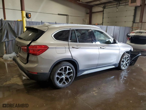 2022 BMW X1 xDrive28i with VIN WBXJG9C05N5U85555, listed as a Copart auction lot 43398955 with 17,461 mi miles and Salvage Title. Bid and sale history available at carsss.com. Image 3.