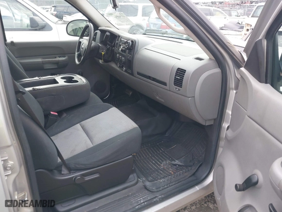 2007 Chevrolet Silverado 1500 LT w/1LT with VIN 2GCEC13C171502183, listed as a IAAI auction lot 41565427 with 216,899 mi miles. Bid and sale history available at carsss.com. Image 5.