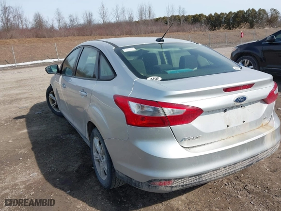 2013 Ford Focus SE with VIN 1FADP3F20DL174037, listed as a IAAI auction lot 41792552 with 131,984 mi miles. Bid and sale history available at carsss.com. Image 3.