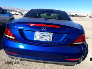 2018 Mercedes-Benz SLC 300 z VIN WDDPK3JA5JF153267, wystawiony jako Copart lot #40663664 z przebiegiem 45 281 mil mil oraz . Historia ofert i sprzedaży dostępna na DreamBid. Obrazek 6.